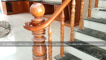 Thi công cầu thang gỗ tự nhiên chất lượng tại Sài Gòn