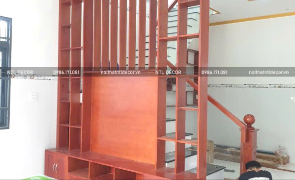 Vách trang trí phòng khách gỗ tự nhiên đẹp 2025